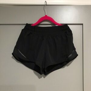 Lululemon 2.5” Hotty Hots Black Size 2